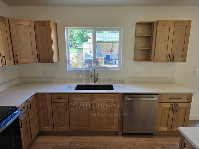 Building Photo - 425 Orchard Ave