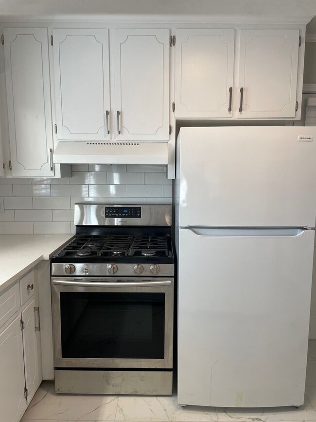 Building Photo - 752