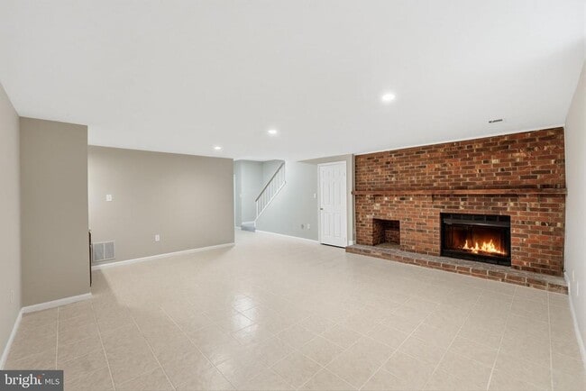 Building Photo - 7978 Revenna Ln
