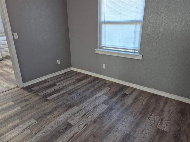 Building Photo - 2209 NW Smith Ave