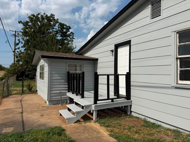 Building Photo - 1601 SE 60th St