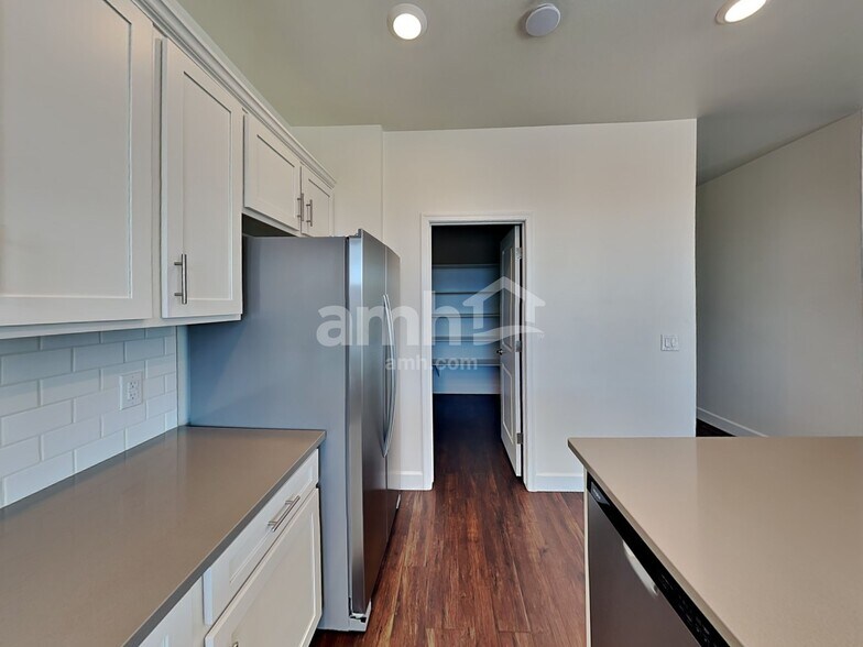 Building Photo - 7500 S Via Bombachas