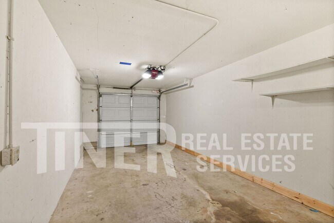 Building Photo - 917 Bell St