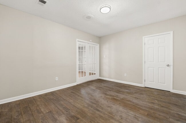 Building Photo - Updated 4 Bedroom 2 Bath Home - Open to Section 8