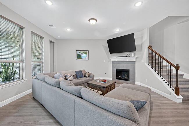 Building Photo - 6506 Tiburon Lakes Dr