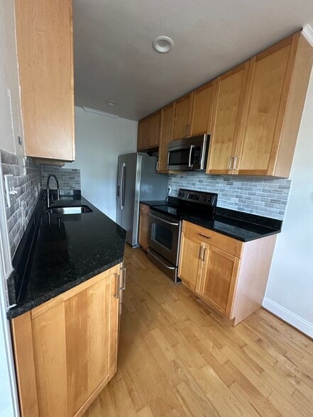 Building Photo - 2625 3rd St NE