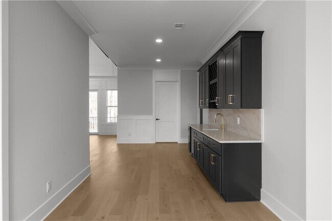 Building Photo - 407 Buford