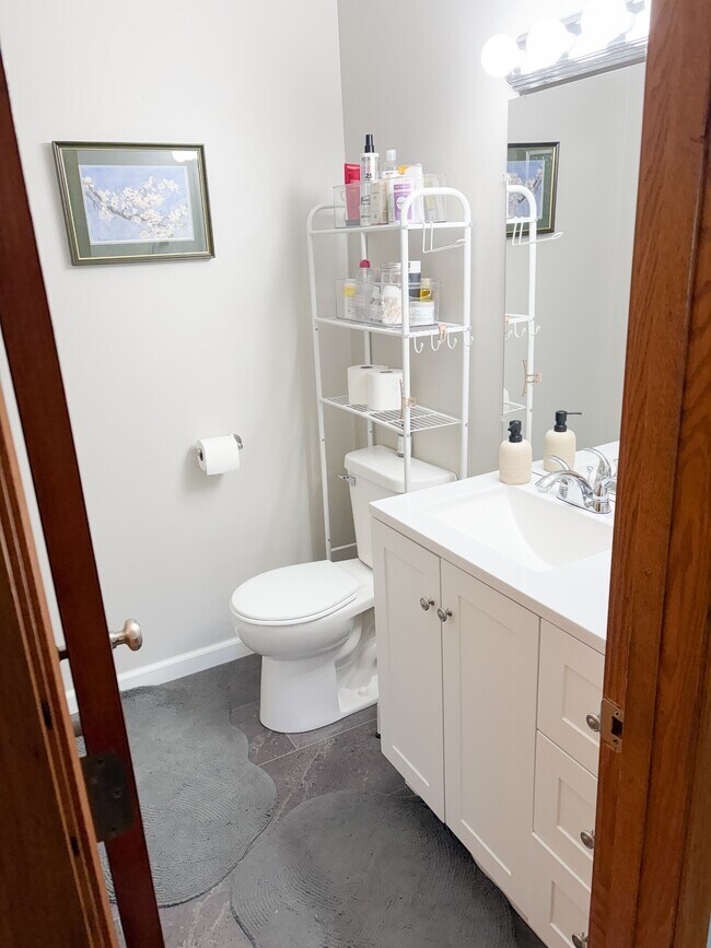 Building Photo - 2710 Dale St N