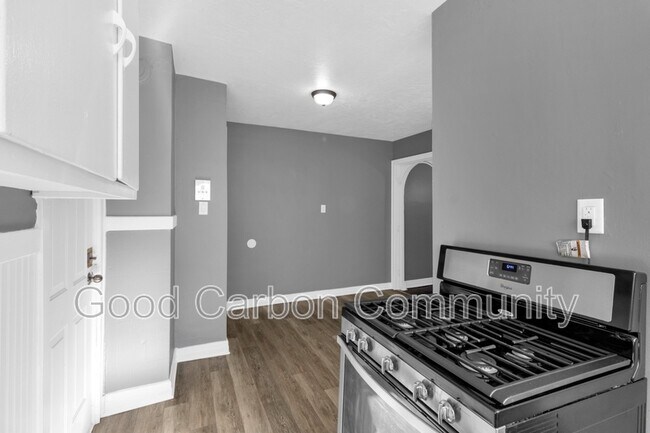 Building Photo - 326 Elmwood Ave