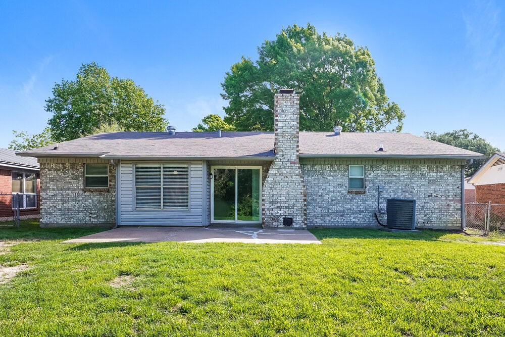 Building Photo - 6029 Dustin Dr