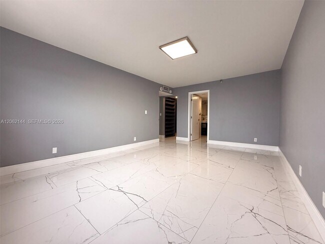 Building Photo - 290 174th St