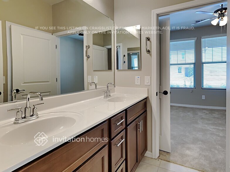 Building Photo - 9631 E Ripple Dr