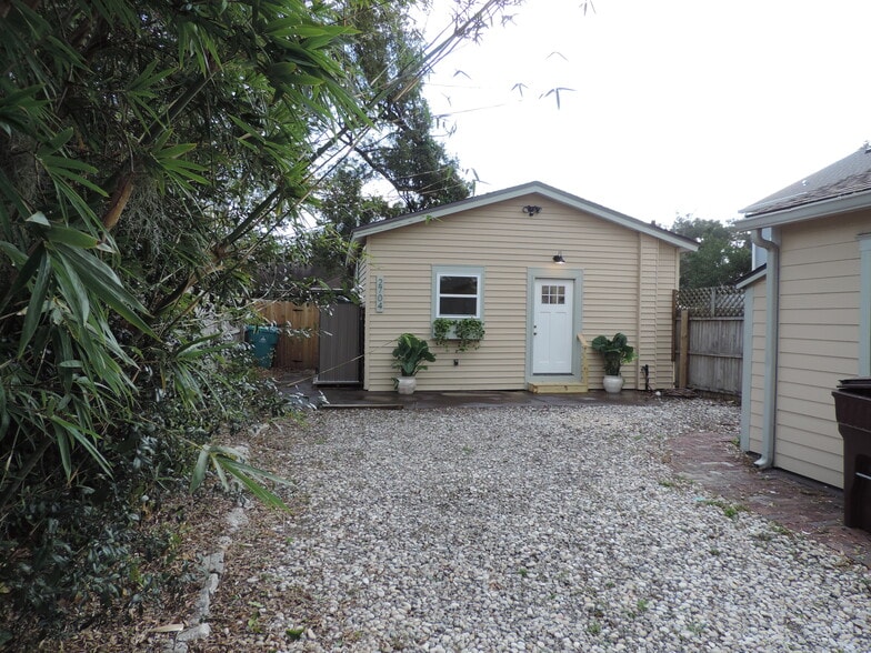 Building Photo - 2704 E Washington St