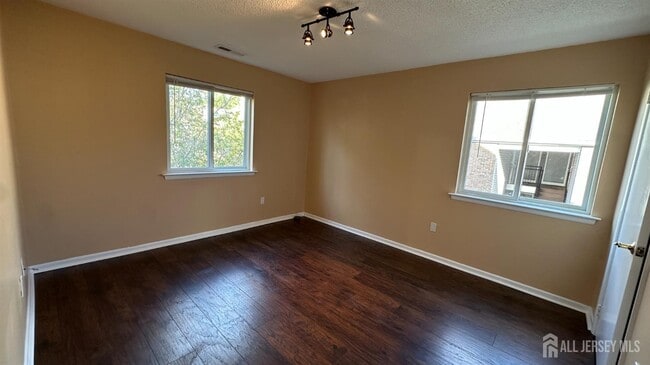 Building Photo - 9002 Tamarron Dr