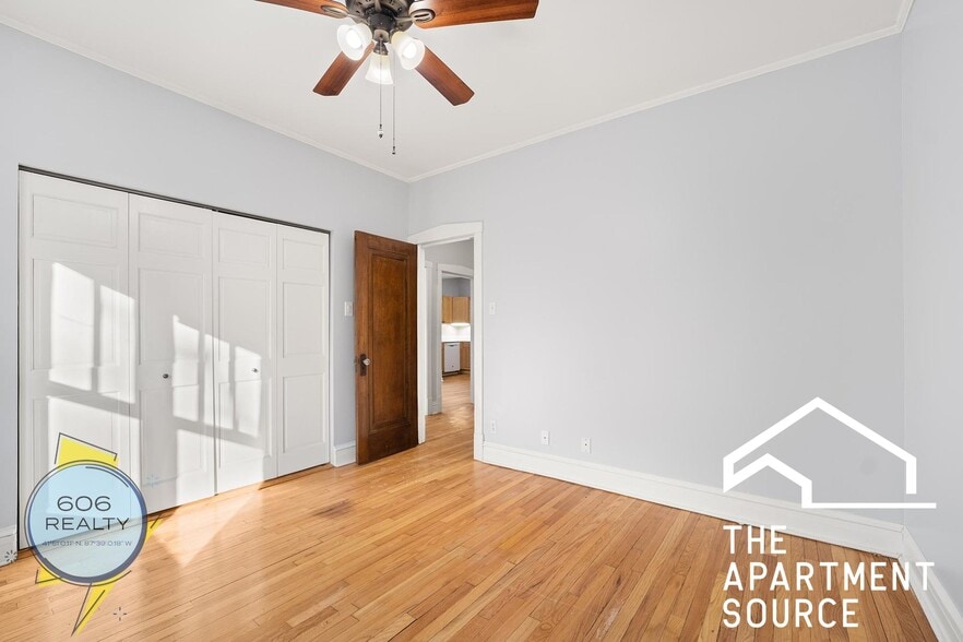 Building Photo - 822 W Wrightwood Ave