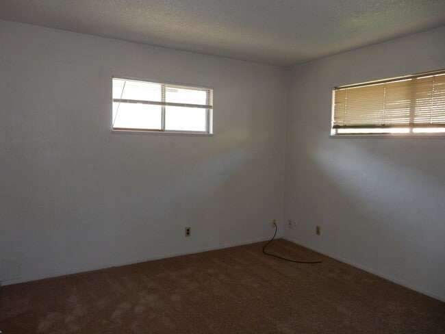 Building Photo - 2/2 Duplex in Fair Oaks
