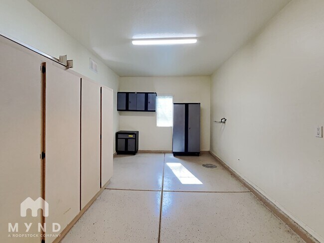 Building Photo - 2507 N 148th Dr