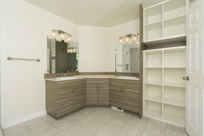 Building Photo - 11811 SE 184th St