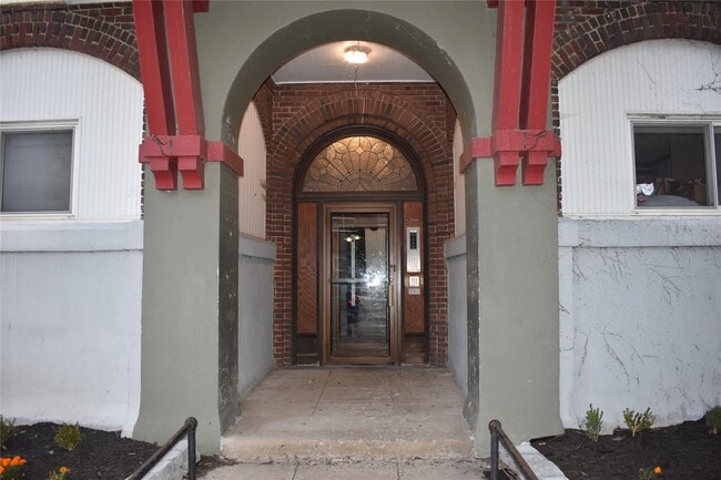 Building Photo - 99 Oak St