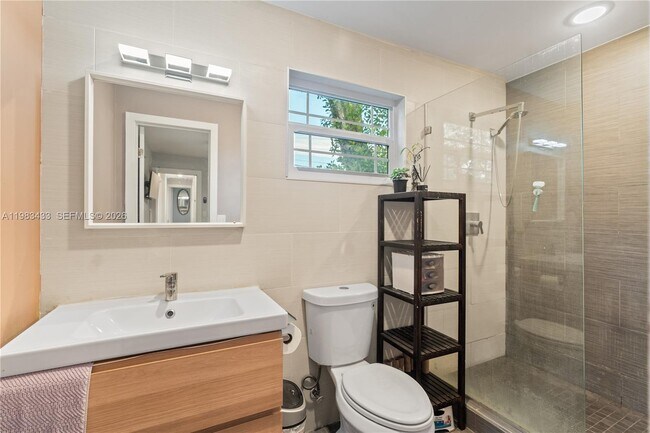 Building Photo - 2447 Wilson St