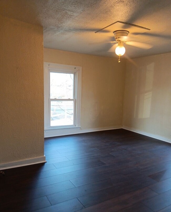 Building Photo - 816 Avon St