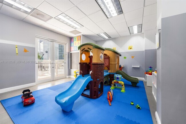 Building Photo - 1200 Brickell Bay Dr