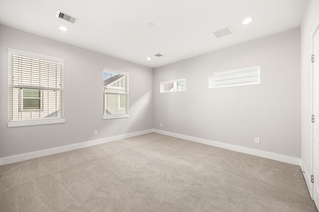 Building Photo - 622 Janisch Rd