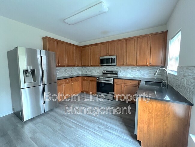 Building Photo - 702 Perth Dr