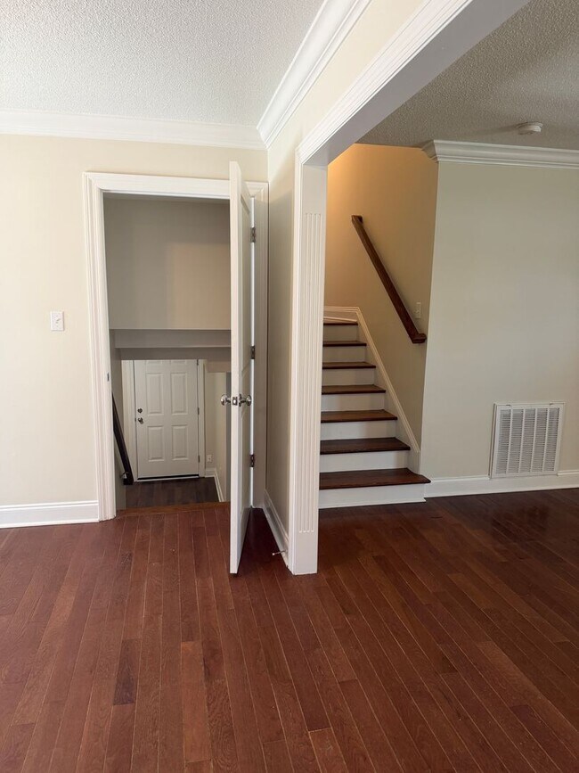 Building Photo - East Brainerd