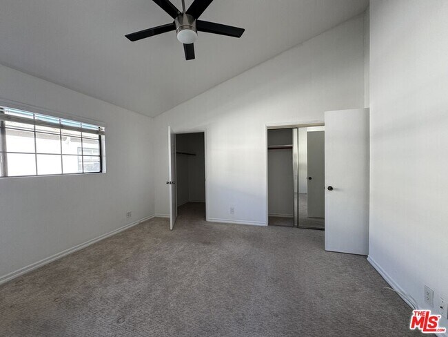 Building Photo - 1007 5th St