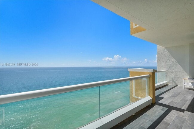 Building Photo - 17875 Collins Ave