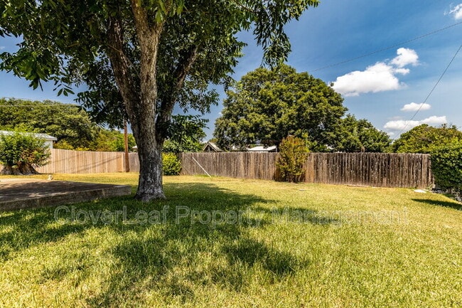 Building Photo - 3503 Clearfield Dr