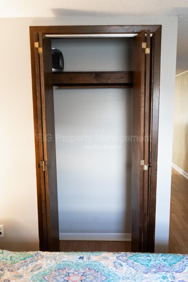 Building Photo - 707 W Race St