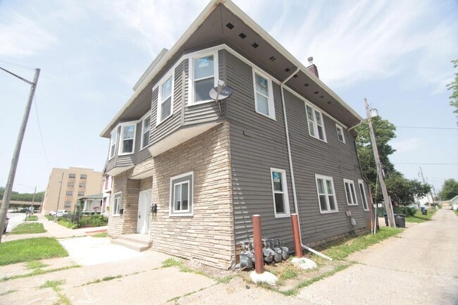 Building Photo - 3907 7th Ave