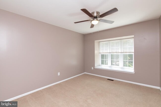 Building Photo - 322 Kings Croft Dr