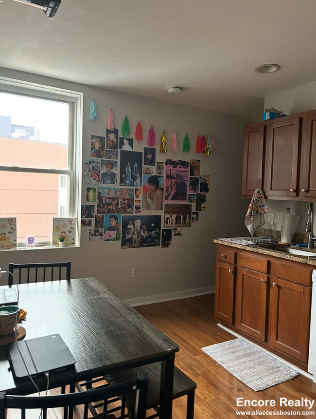 Building Photo - 224 Hanover St