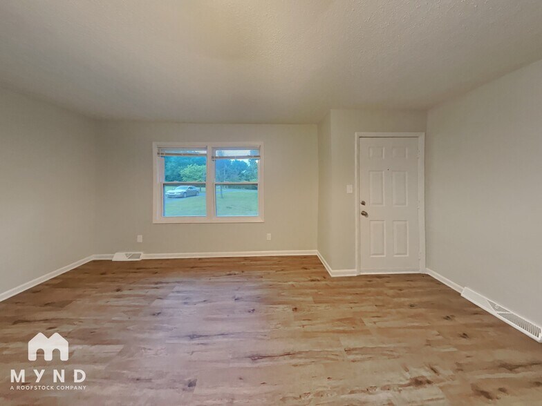 Building Photo - 16812 Clear Creek Dr