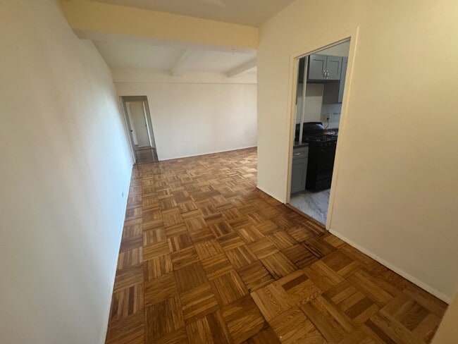 Building Photo - 1925 McGraw Ave