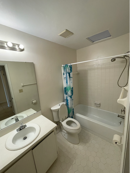 Building Photo - 2205 Knights Rd