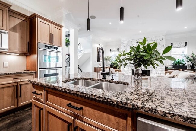 Building Photo - 470 Hamilton St SE