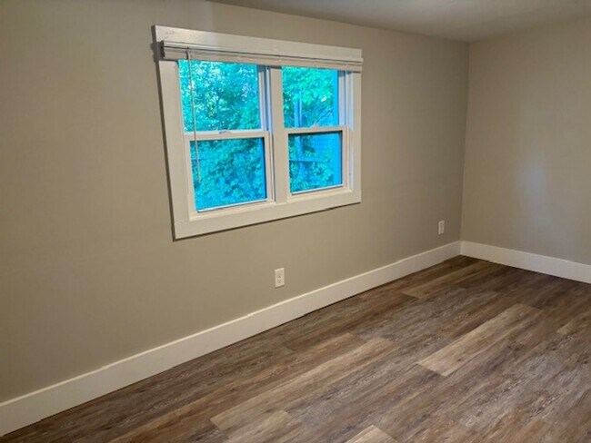 Building Photo - 2 Bed / 1 Bath Single-Family Home – N. Gaines Township