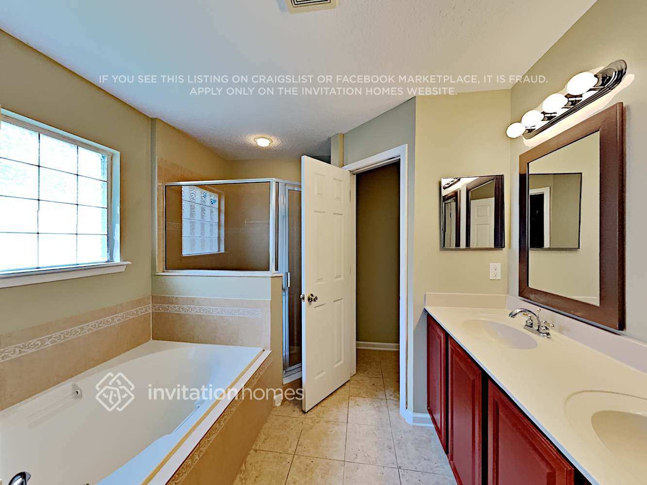 Building Photo - 3538 Old Village Dr