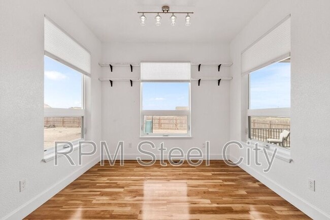 Building Photo - 868 E Sandusky Dr