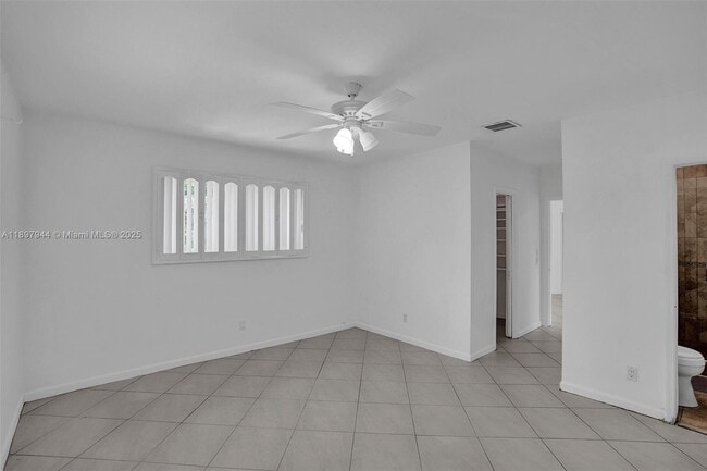 Building Photo - 8851 Byron Ave