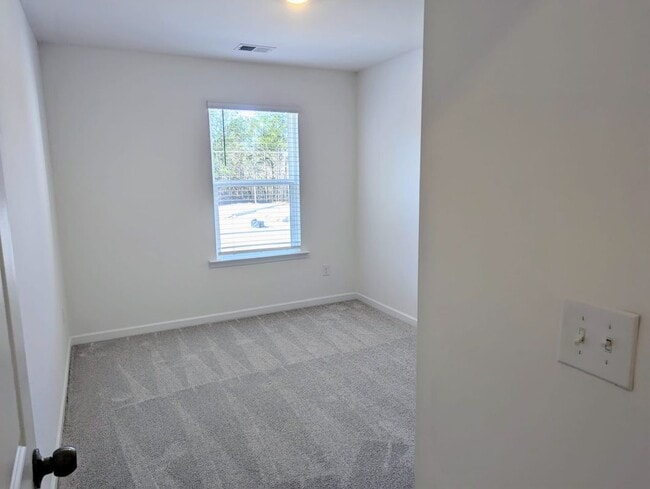 Building Photo - 240 Kenoot Dr
