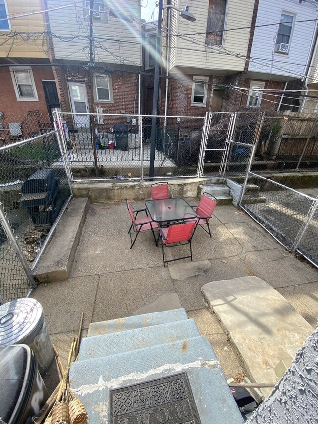 Building Photo - 5706 Warrington Ave