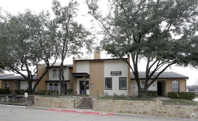 Building Photo - Oaks Branch