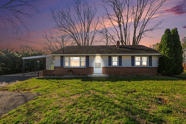 Building Photo - 3 bedroom ranch home
