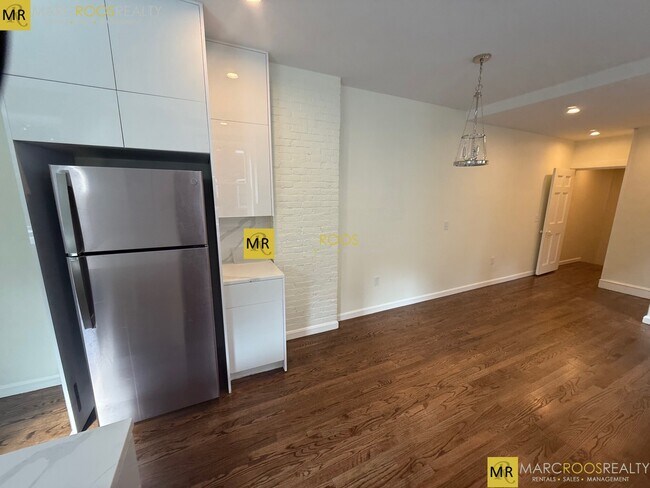 Building Photo - 1755 Beacon St