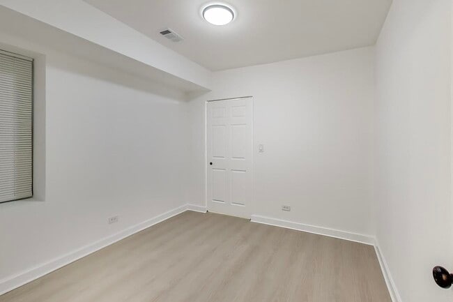 Building Photo - 1244 N Wolcott Ave